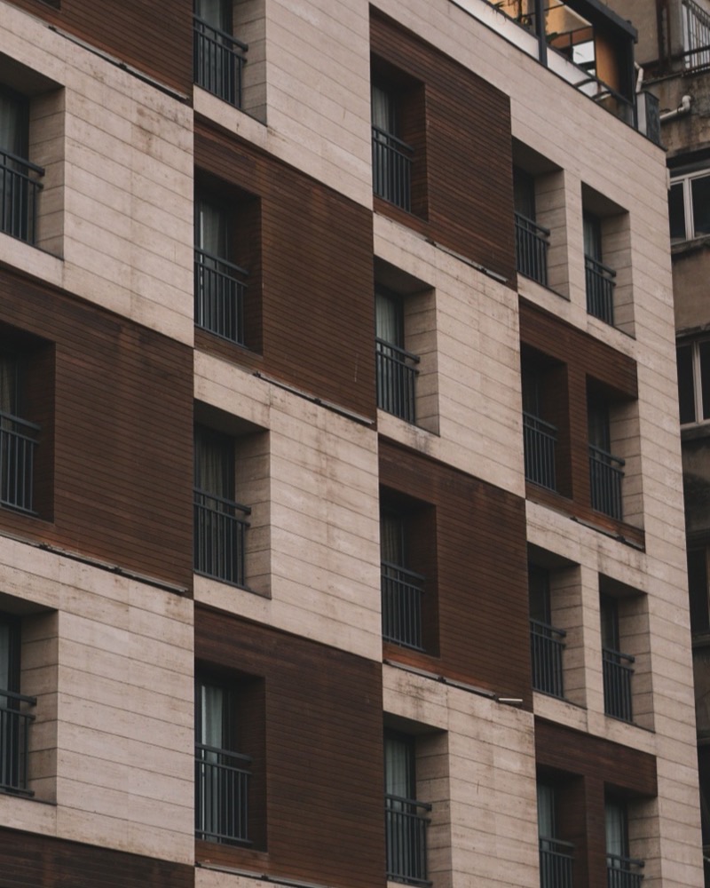 Fachada de apart-hotel com varandas
